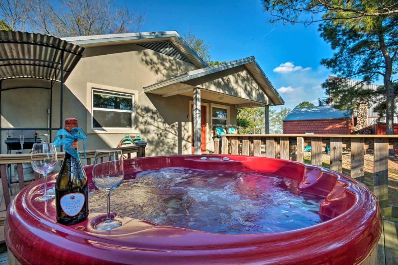 Broken Bow Cottage With Deck, Hot Tub And Fire Pit! Exterior photo